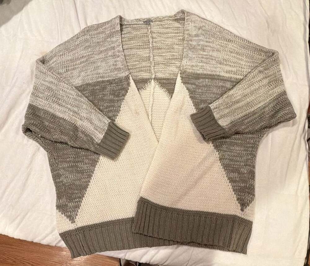 Charlotte Russe Sweater Size L Gray White Acrylic Knit Cardigan